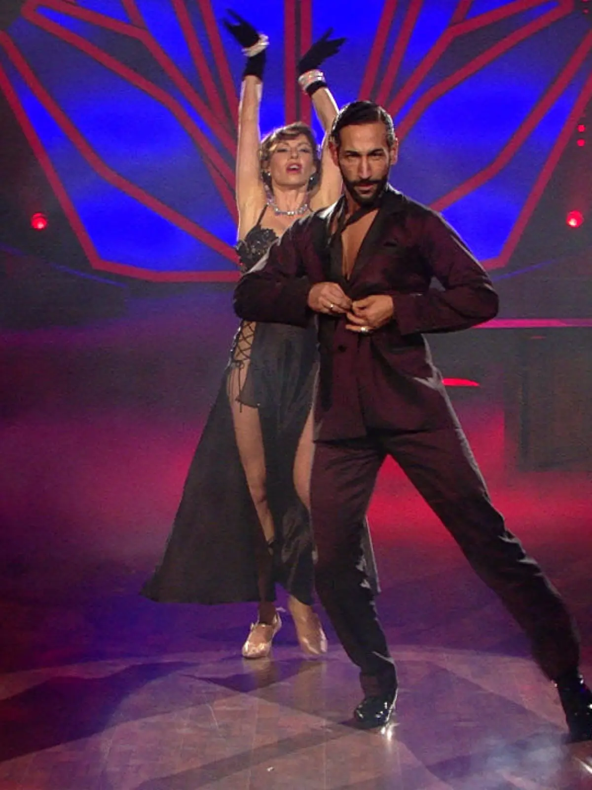Bild zu: "Jana Pallaske und Massimo Sinató mit ihrem Slowfox"