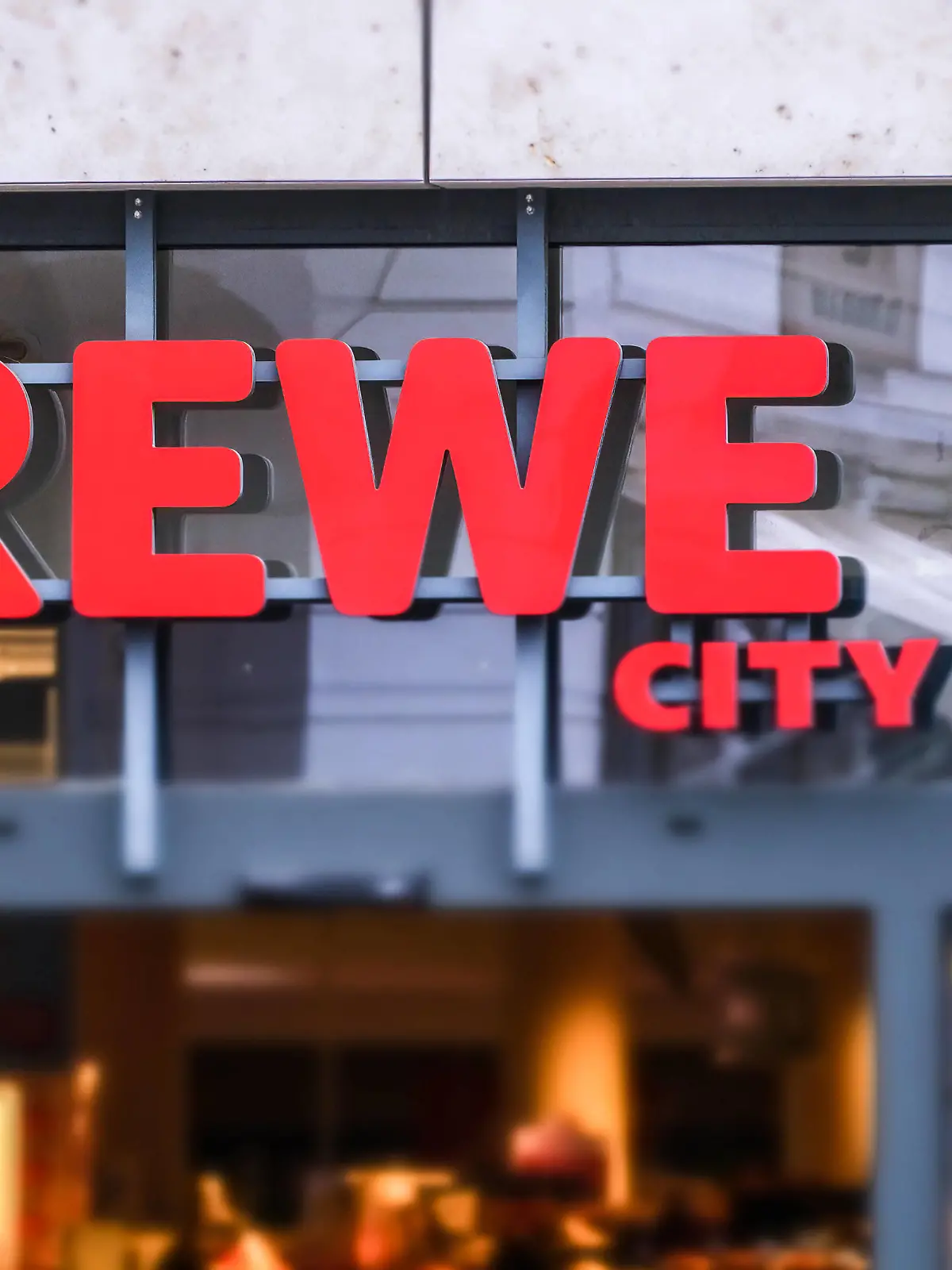  Düsseldorf 30.12.2022 Rewe City Lebensmittel Supermarkt Carlsplatz Altstadt Düsseldorf Nordrhein-Westfalen Deutschland *** Düsseldorf 30 12 2022 Rewe City Food Supermarket Carlsplatz Altstadt Düsseldorf North Rhine Westphalia Germany 