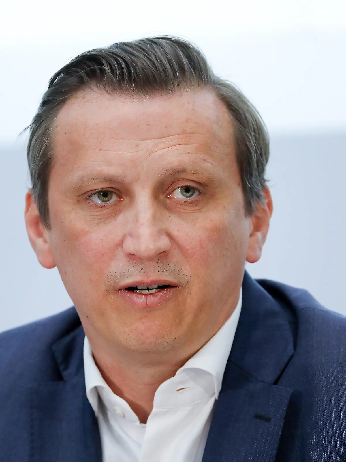 ARCHIV - 03.04.2019, Nordrhein-Westfalen, Köln: Lionel Souque, Vorstandsvorsitzender des Rewe-Konzerns. Ein Ende der Preiserhöhungen im deutschen Lebensmittelhandel ist nach Einschätzung von Souque nicht in Sicht. (zu dpa: «Rewe-Chef rechnet mit weiteren Preissteigerungen») Foto: Oliver Berg/dpa +++ dpa-Bildfunk +++