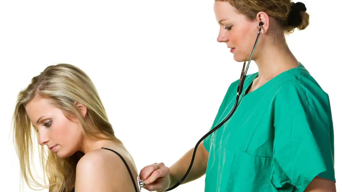 frau teenager jugendliche arzt untersuchung Fotolia 29041244 S.jpg