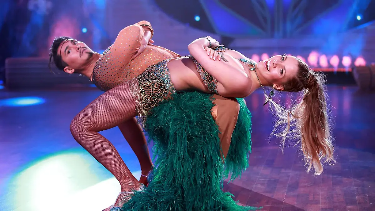 Victoria Swarovski und Erich Klann Verwendung der Bilder für Online-Medien ausschließlich mit folgender Verlinkung:'Alle Infos zu 'Let's Dance' im Special bei RTL.de: http://www.rtl.de/cms/sendungen/lets-dance.html