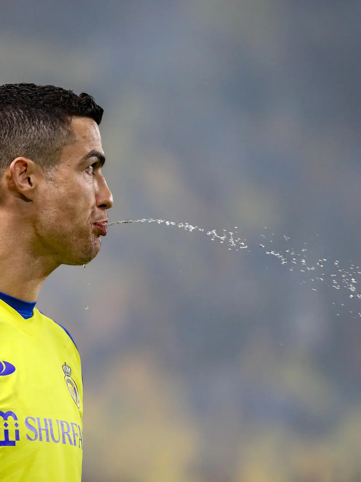 RIYADH, SAUDI ARABIA - JANUARY 22: Cristiano Ronaldo of Al Nassr spits water during the Saudi Pro League match between Al Nassr and Al Ettifaq at Mrsool Park in Riyadh, Saudi Arabia on January 22, 2023. Stringer / Anadolu Agency