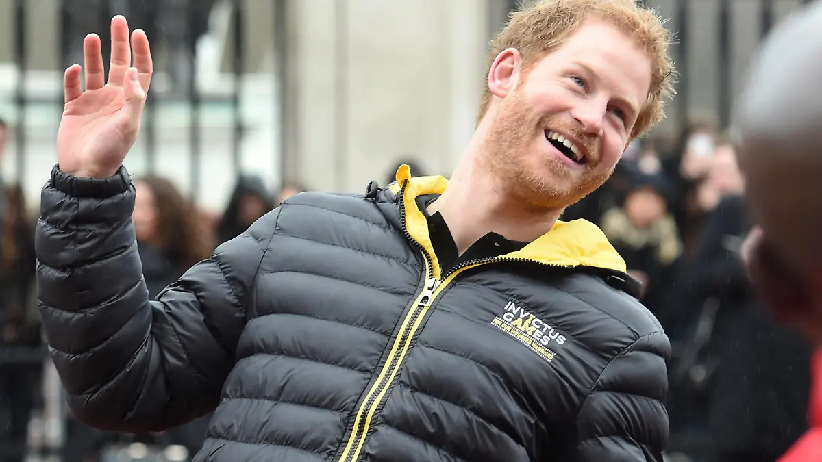 Prince Harry unveils the UK team for the Invictus Games Orlando 2016 at Buckingham Palace, London, UK, on the 6th April 2016.
Picture by Jeremy Selwyn/WPA-Pool
<P>
Pictured: Prince Harry
<B>Ref: SPL1253697 060416 </B><BR/>
Picture by: Splash News<BR/>
</P><P>
<B>Splash News and Pictures</B><BR/>
Los Angeles: 310-821-2666<BR/>
New York: 212-619-2666<BR/>
London: 870-934-2666<BR/>
photodesk@splashnews.com<BR/>
</P>