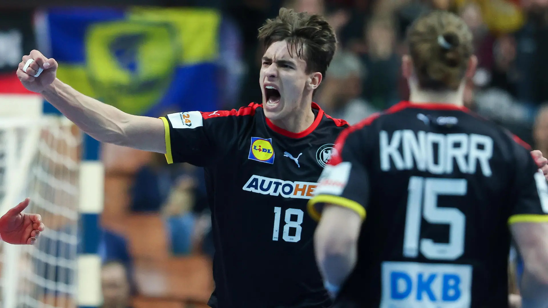 Handball: WM, Niederlande - Deutschland, Hauptrunde, Gruppe 3, 2. Spieltag im Spodek Kattowitz. Deutschlands Spieler Julian Köster jubelt.