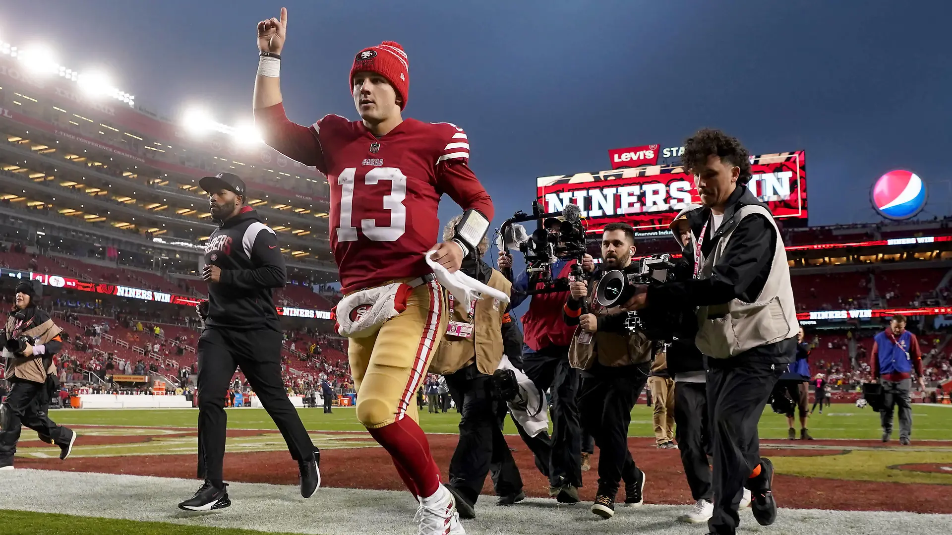NFL, American Football Herren, USA NFC Wild Card Round-Seattle Seahawks at San Francisco 49ers Jan 14, 2023 Santa Clara, California, USA San Francisco 49ers quarterback Brock Purdy 13 gestures as he runs off the field after defeating the Seattle Seahawks in a wild card game at Levi s Stadium. Santa Clara Levi s Stadium California USA, EDITORIAL USE ONLY PUBLICATIONxINxGERxSUIxAUTxONLY Copyright: xCaryxEdmondsonx 20230114_cec_se9_136
