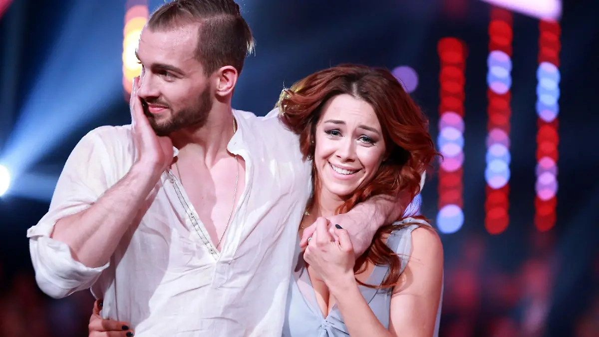 Eric Stehfest und Oana Nechiti haben für ihren Contemporary von der Jury 30 Punkte bekommen Verwendung der Bilder für Online-Medien ausschließlich mit folgender Verlinkung:'Alle Infos zu 'Let's Dance' im Special bei RTL.de: http://www.rtl.de/cms/sendungen/lets-dance.html