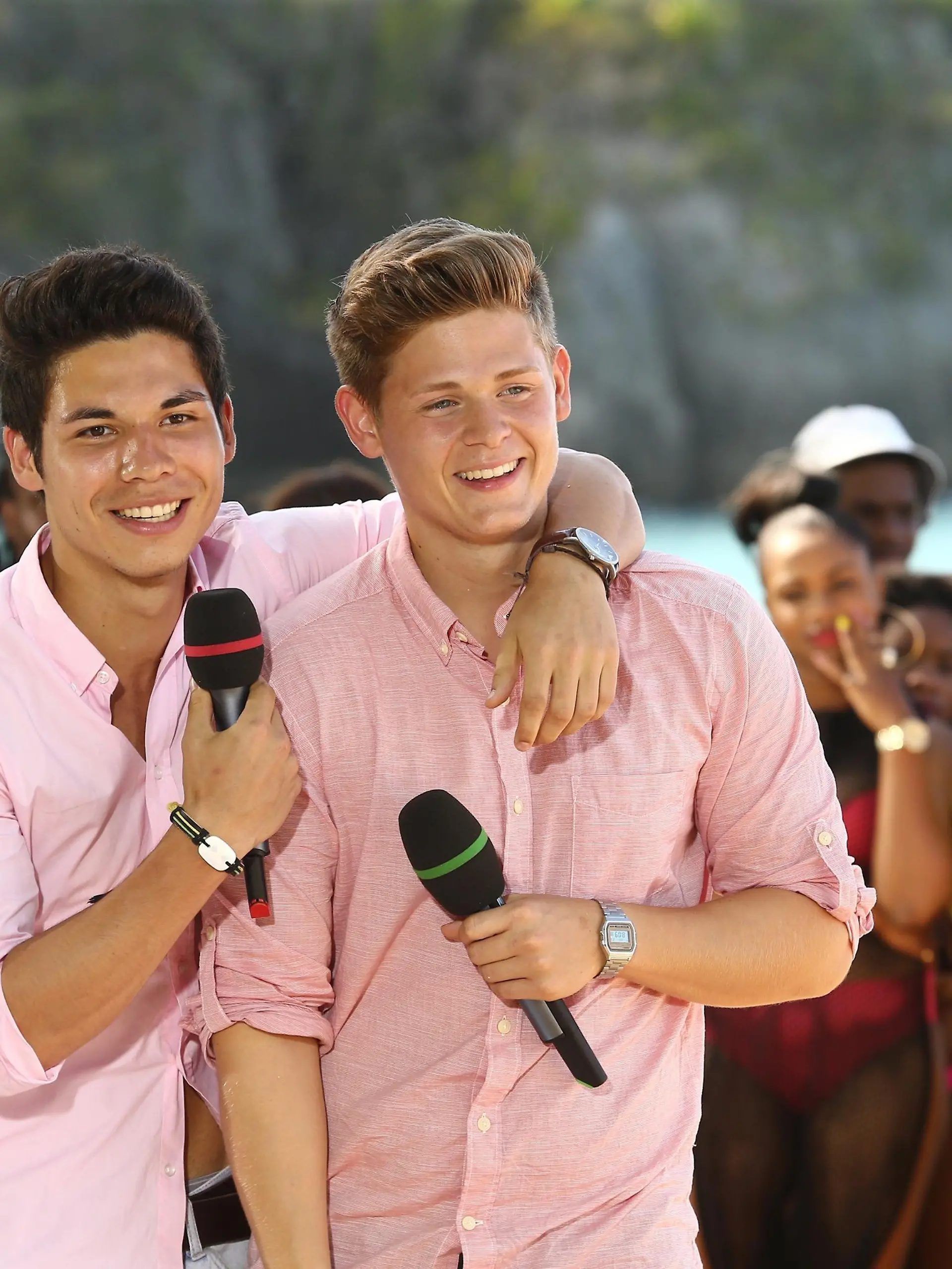 Nach ihrer Performance am 'Bamboo Beach' schickt die Jury Mark Hoffmann (l.) und Tobias Soltau eine Runde weiter. 