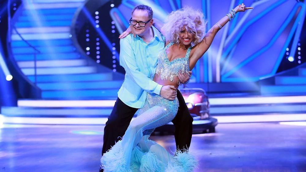 Schwere Stunde Für Kathrin Menzinger: Die Bewegende Geste Für Ulli Potofski (Let'S Dance). - e89vnbu