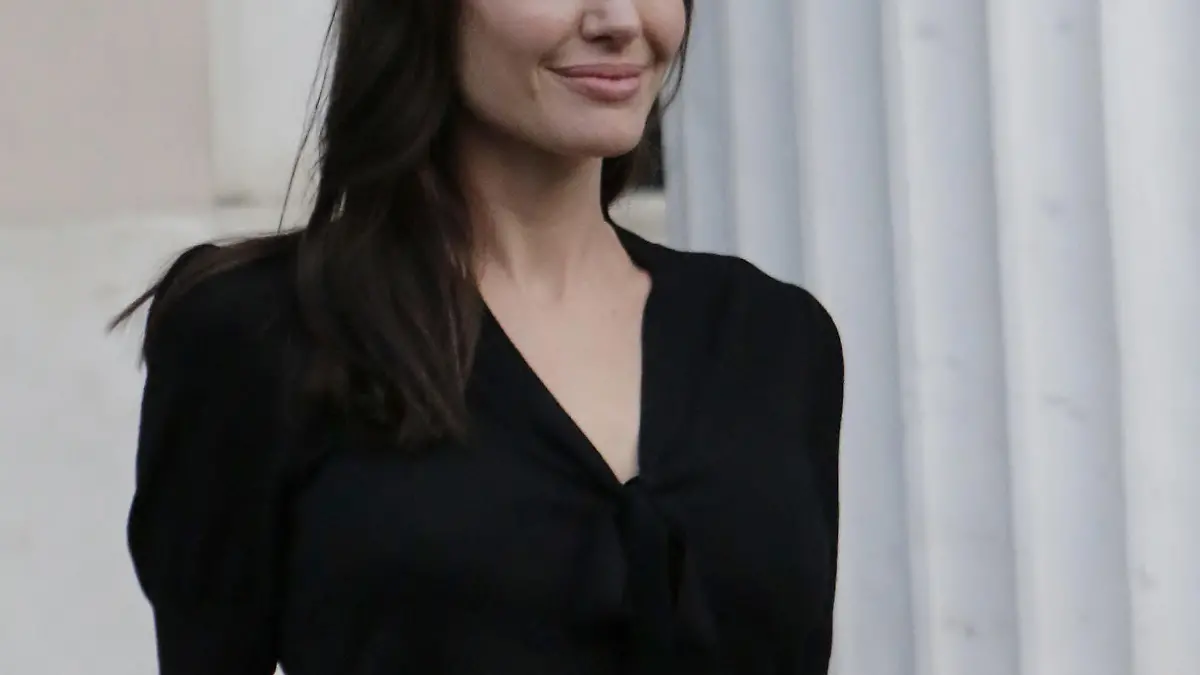 Angelina Jolie meets Greek PM Alexis Tsipras in Maximus Mansion in Athens
<P>
Pictured: Angelina Jolie
<B>Ref: SPL1247551 160316 </B><BR/>
Picture by: Pavlos Karabatsis / Splash News<BR/>
</P><P>
<B>Splash News and Pictures</B><BR/>
Los Angeles: 310-821-2666<BR/>
New York: 212-619-2666<BR/>
London: 870-934-2666<BR/>
photodesk@splashnews.com<BR/>
</P>