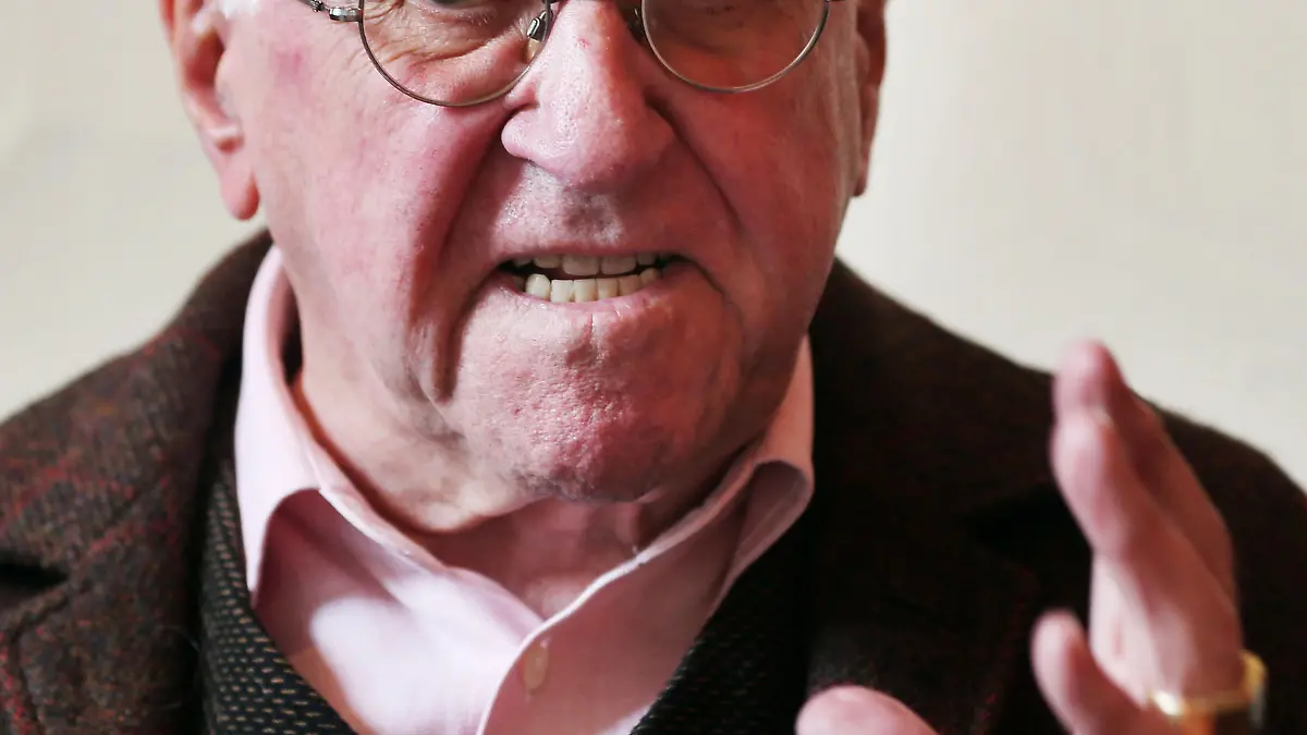 Der ehemalige Showmaster Alfred Biolek, fotografiert am 16.06.2014 in Köln (Nordrhein-Westfalen). Foto: Oliver Berg/dpa (zu lnw-KORR: "Tribut ans Alter: Alfred Biolek schneidet nur noch Zwiebeln") +++(c) dpa - Bildfunk+++