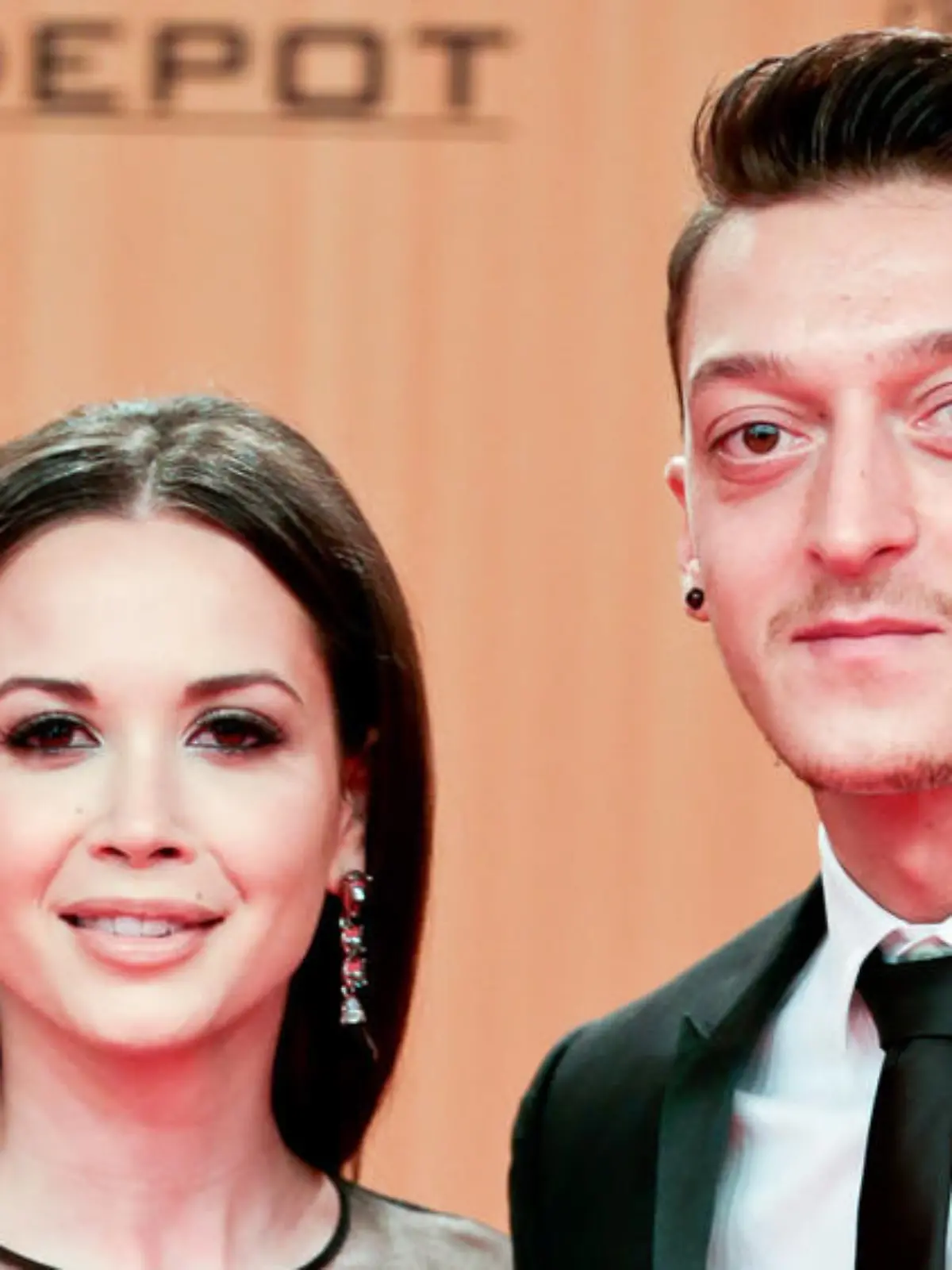 Mandy Grace Capristo und Mesut Özil im November 2015 bei der Bambi-Verleihung
