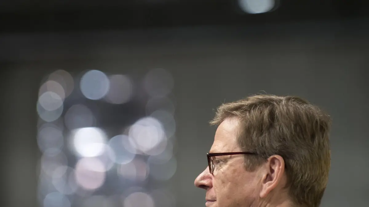 Bildnummer: 60806587  Datum: 07.12.2013  Copyright: imago/IPON     Guido Westerwelle, FDP Parteitag DEU, Deutschland, Germany, Berlin, 07.12.2013 Guido Westerwelle, Bundesaussenminister FDP, auf dem Bundesparteitag der FDP in Berlin. Bundesparteitag, Bundespolitik, Parteipolitik, Deutsche Politik, Europa, 2013, Freie Demokratische Partei, Parteitag, F.D.P., Portrait, Portraet. Guido Westerwelle, Federal Minister of Foreign Affairs FDP, at a party convent of the FDP in Berlin. Politics, Germany, German, Politician, Europe. People Politik GER Parteitag xcb x0x 2013 quadrat Aufmacher Guido Westerwelle Portrait Portraet FDP Parteitag Bundesparteitag Bundespolitik Parteipolitik Deutsche Politik Europa 2013 Freie Demokratische Partei Parteitag F.D.P. Politics Germany German Politician Europe 