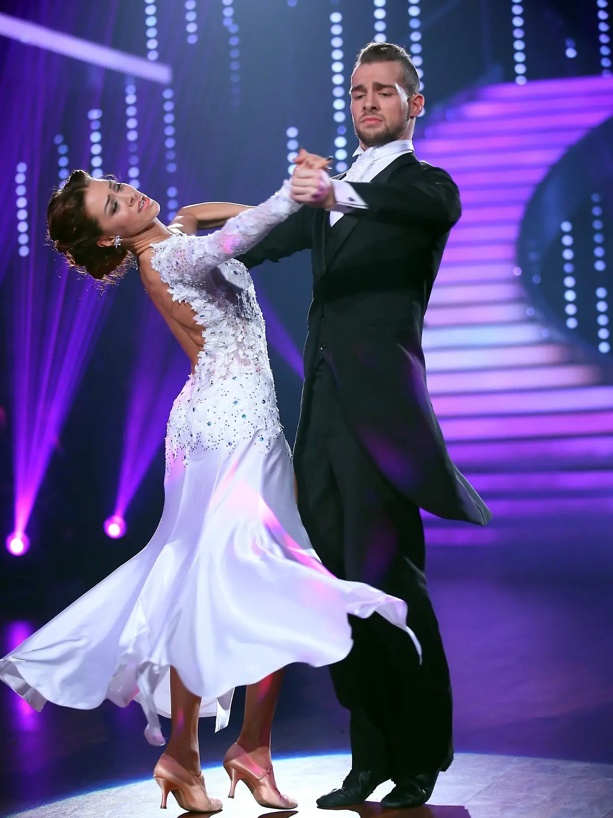 Eric Stehfest und Oana Nechiti.  Verwendung der Bilder für Online-Medien ausschließlich mit folgender Verlinkung:'Alle Infos zu 'Let's Dance' im Special bei RTL.de: http://www.rtl.de/cms/sendungen/lets-dance.html