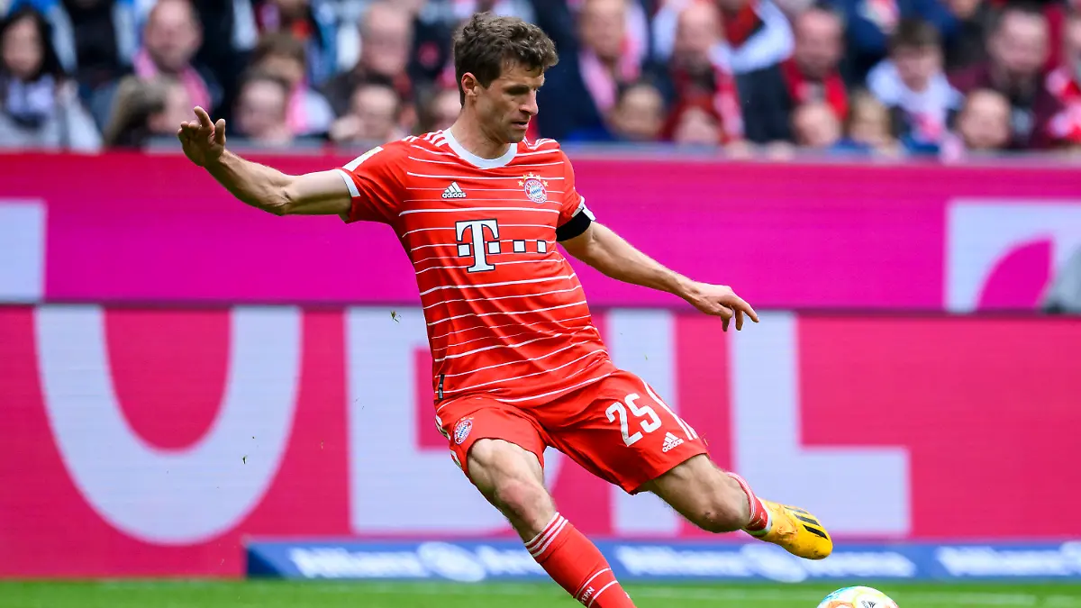 ARCHIV - 13.05.2023, Bayern, München: Fußball: Bundesliga, Bayern München - FC Schalke 04, 32. Spieltag, Allianz Arena. Münchens Thomas Müller in Aktion. Rose glaubt weiter an eine Zukunft von Müller beim FC Bayern. (zu dpa: «Rose zur Müller-Zukunft: «Wird weiter in Bayern-Bettwäsche schlafen»») Foto: Tom Weller/dpa +++ dpa-Bildfunk +++