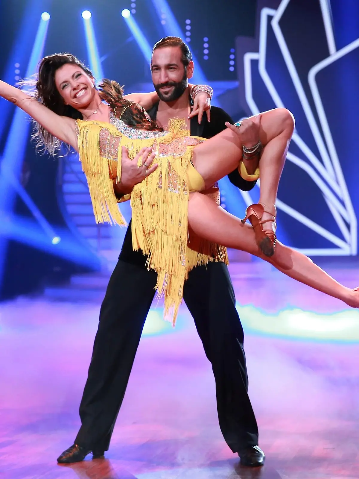 Jana Pallaske und Massimo Sinató.      Verwendung der Bilder für Online-Medien ausschließlich mit folgender Verlinkung:'Alle Infos zu 'Let's Dance' im Special bei RTL.de: http://www.rtl.de/cms/sendungen/lets-dance.html