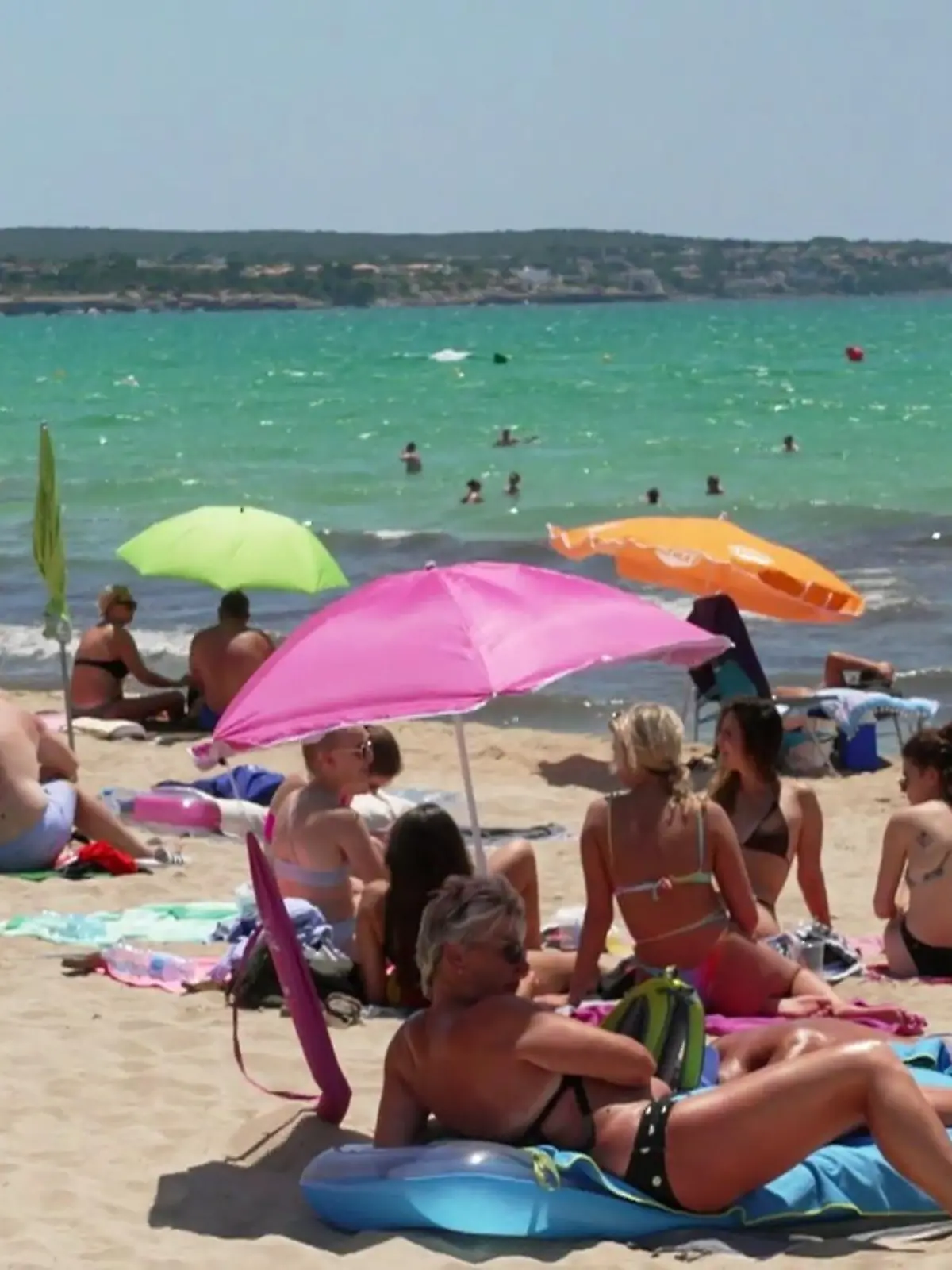 Sommer, Sonne, Strand und Meer! Auf des Deutschen beliebten Ferieninsel, auf Mallorca, lebt es sich besonders gut. Doch auch im Malle-Urlaub kann es schnell teuer werden. Wir machen den Kassensturz und geben Tipps, wie sich anhand einiger Tipps bares Geld sparen lässt.