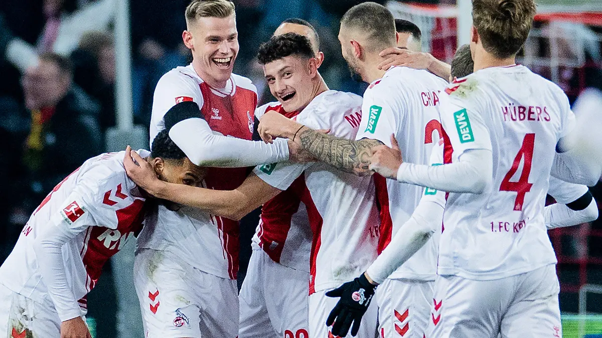 21.01.2023, Nordrhein-Westfalen, Köln: Fußball: Bundesliga, 1. FC Köln - Werder Bremen, 16. Spieltag, RheinEnergieStadion. Kölns Steffen Tigges (2.v.l.) freut sich über sein Tor zum 3:0. (zu dpa: «Denkwürdiges Bundesliga-Spiel in Köln: FC überrollt Werder mit 7:1») Foto: Rolf Vennenbernd/dpa - WICHTIGER HINWEIS: Gemäß den Vorgaben der DFL Deutsche Fußball Liga bzw. des DFB Deutscher Fußball-Bund ist es untersagt, in dem Stadion und/oder vom Spiel angefertigte Fotoaufnahmen in Form von Sequenzbildern und/oder videoähnlichen Fotostrecken zu verwerten bzw. verwerten zu lassen. +++ dpa-Bildfunk +++