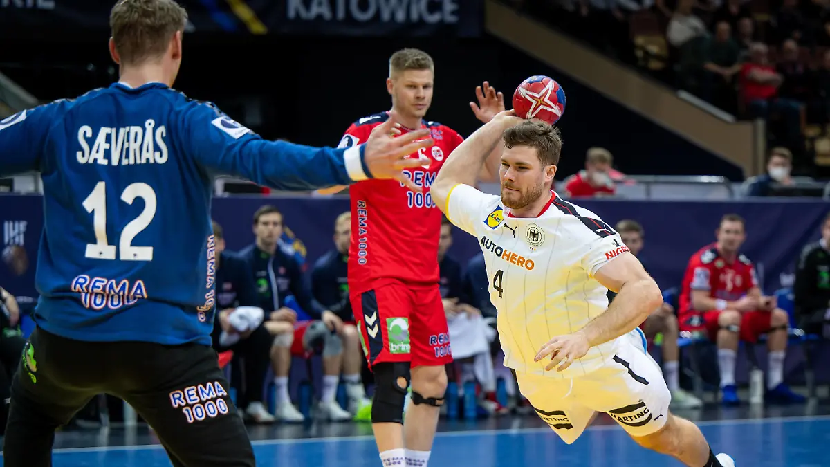 Handball Kattowitz 23.01.2023 Weltmeisterschaft Handball WM Männer Hauptrunde Deutschland GER - Norwegen NOR Johannes Golla Deutschland, No.04 SAEVERAS Kristian Norwegen, No.12 *** Handball Katowice 23 01 2023 World Championship Handball World Championship Men Main Round Germany GER Norway NOR Johannes Golla Germany, No 04 SAEVERAS Kristian Norway, No 12