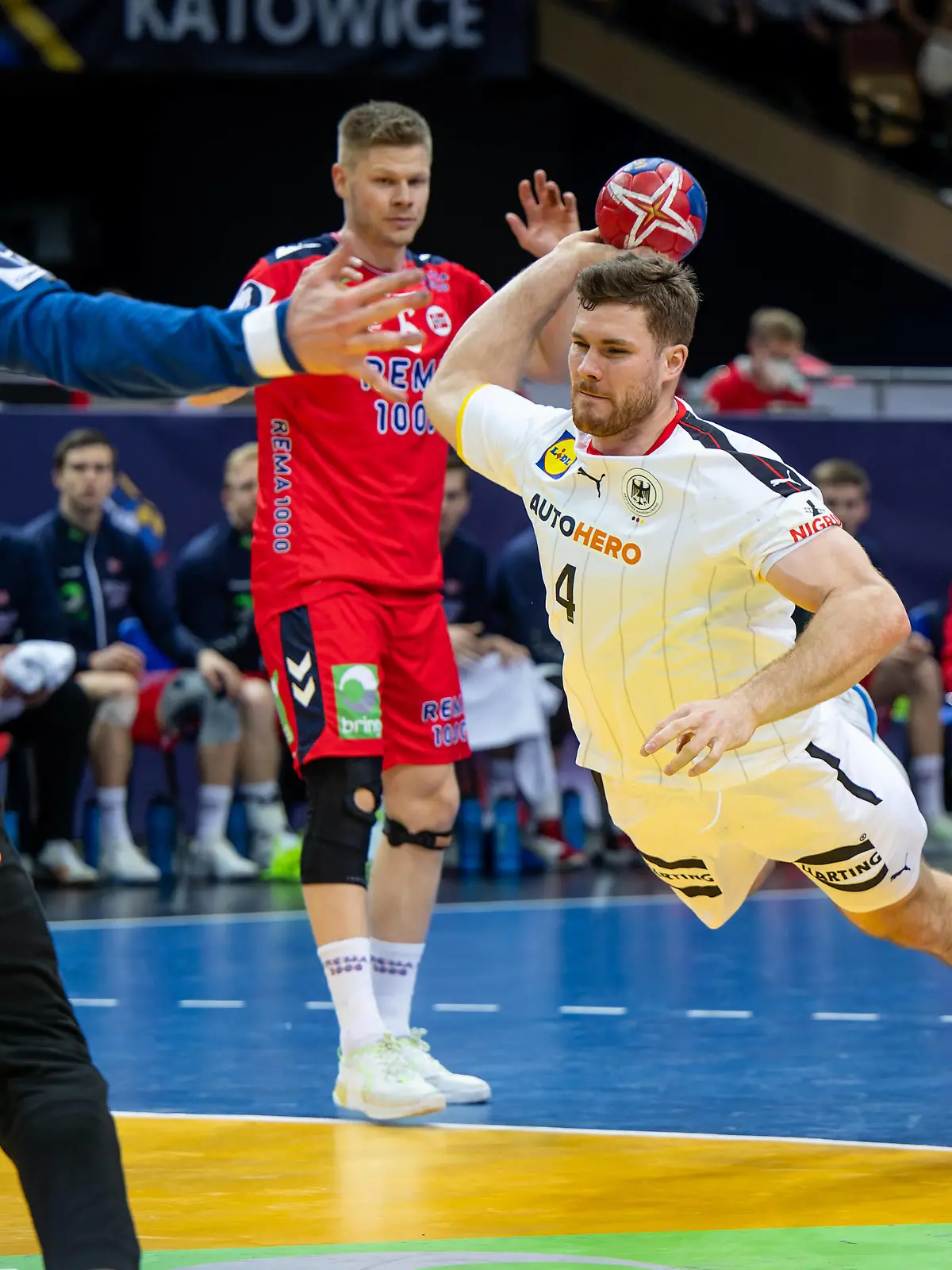 Handball Kattowitz 23.01.2023 Weltmeisterschaft Handball WM Männer Hauptrunde Deutschland GER - Norwegen NOR Johannes Golla Deutschland, No.04 SAEVERAS Kristian Norwegen, No.12 *** Handball Katowice 23 01 2023 World Championship Handball World Championship Men Main Round Germany GER Norway NOR Johannes Golla Germany, No 04 SAEVERAS Kristian Norway, No 12