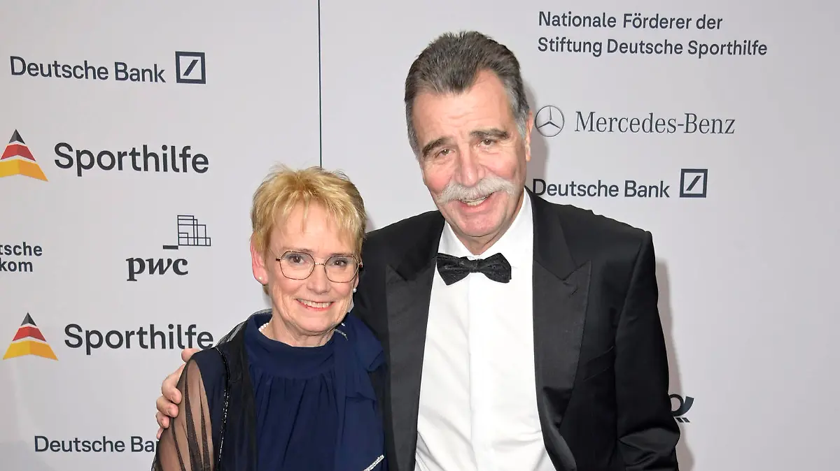 Heiner Brand mit Ehefrau Christel Brand beim 52. Ball des Sports 2023 in der Festhalle Frankfurt. Frankfurt am Main, 21.01.2023 *** Heiner Brand with wife Christel Brand at the 52 Ball des Sports 2023 in the Festhalle Frankfurt am Main, 21 01 2023 Foto:xF.xKernx/xFuturexImage