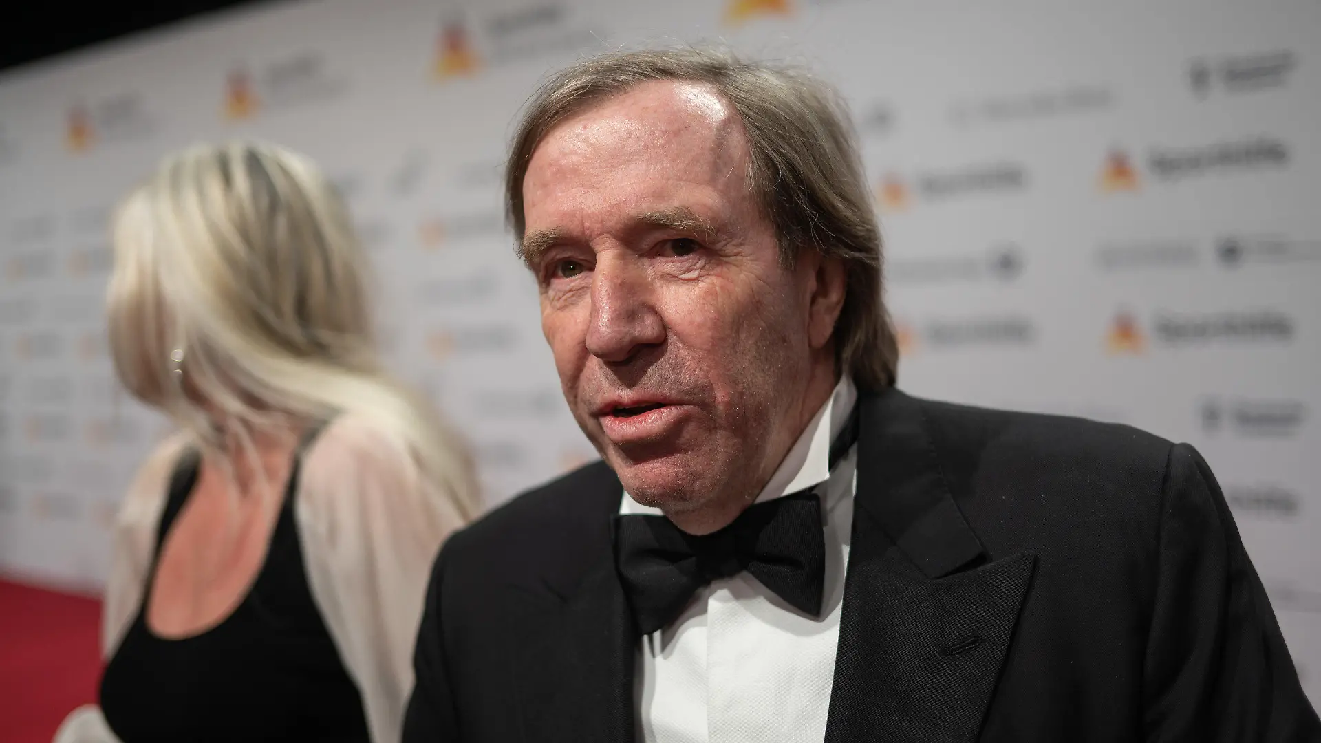 21.01.2023, Hessen, Frankfurt/Main: Günter Netzer steht während des 52. Ball des Sports der Stiftung Deutsche Sporthilfe in der Festhalle Frankfurt auf dem Roten Teppich. Foto: Sebastian Christoph Gollnow/dpa +++ dpa-Bildfunk +++