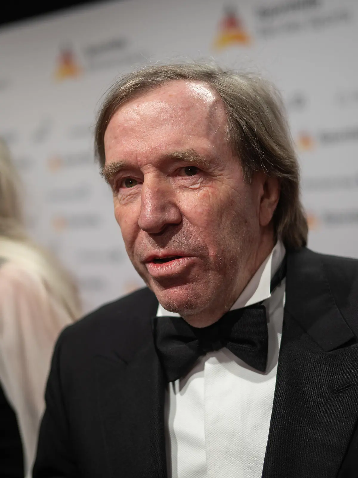 21.01.2023, Hessen, Frankfurt/Main: Günter Netzer steht während des 52. Ball des Sports der Stiftung Deutsche Sporthilfe in der Festhalle Frankfurt auf dem Roten Teppich. Foto: Sebastian Christoph Gollnow/dpa +++ dpa-Bildfunk +++