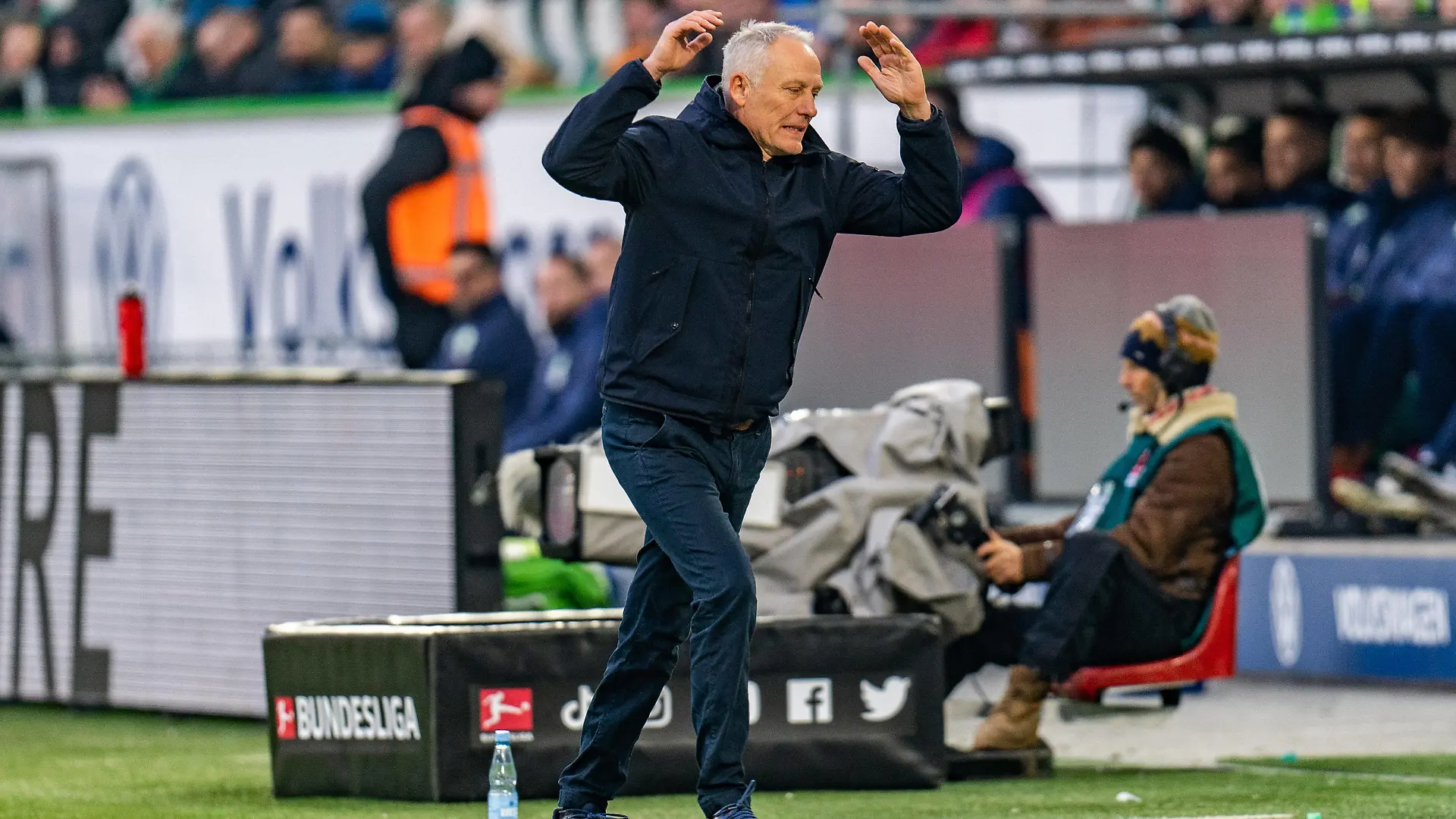 Christian Streich SC Freiburg, Chef-Trainer VfL Wolfsburg vs. SC Freiburg, Fussball, 1. Bundesliga, 16. Spieltag, 21.01.2023 DFL REGULATIONS PROHIBIT ANY OUSE OF PHOTOGRAPHS AS IMAGE SEQUENCES AND/OR QUASI-VIDEO VfL Wolfsburg vs. SC Freiburg, Fussball, 1. Bundesliga, 16. Spieltag, 21.01.2023 Wolfsburg *** Christian Streich SC Freiburg, Head Coach VfL Wolfsburg vs SC Freiburg, Football, 1 Bundesliga, Matchday 16, 21 01 2023 DFL REGULATES PROHIBIT ANY OUSE OF PHOTOGRAPHS AS IMAGE SEQUENCES AND OR QUASI VIDEO VfL Wolfsburg vs SC Freiburg, Football, 1 Bundesliga, Matchday 16, 21 01 2023 Wolfsburg Copyright: xEibner-Pressefoto/BahhoxKarax EP_EER