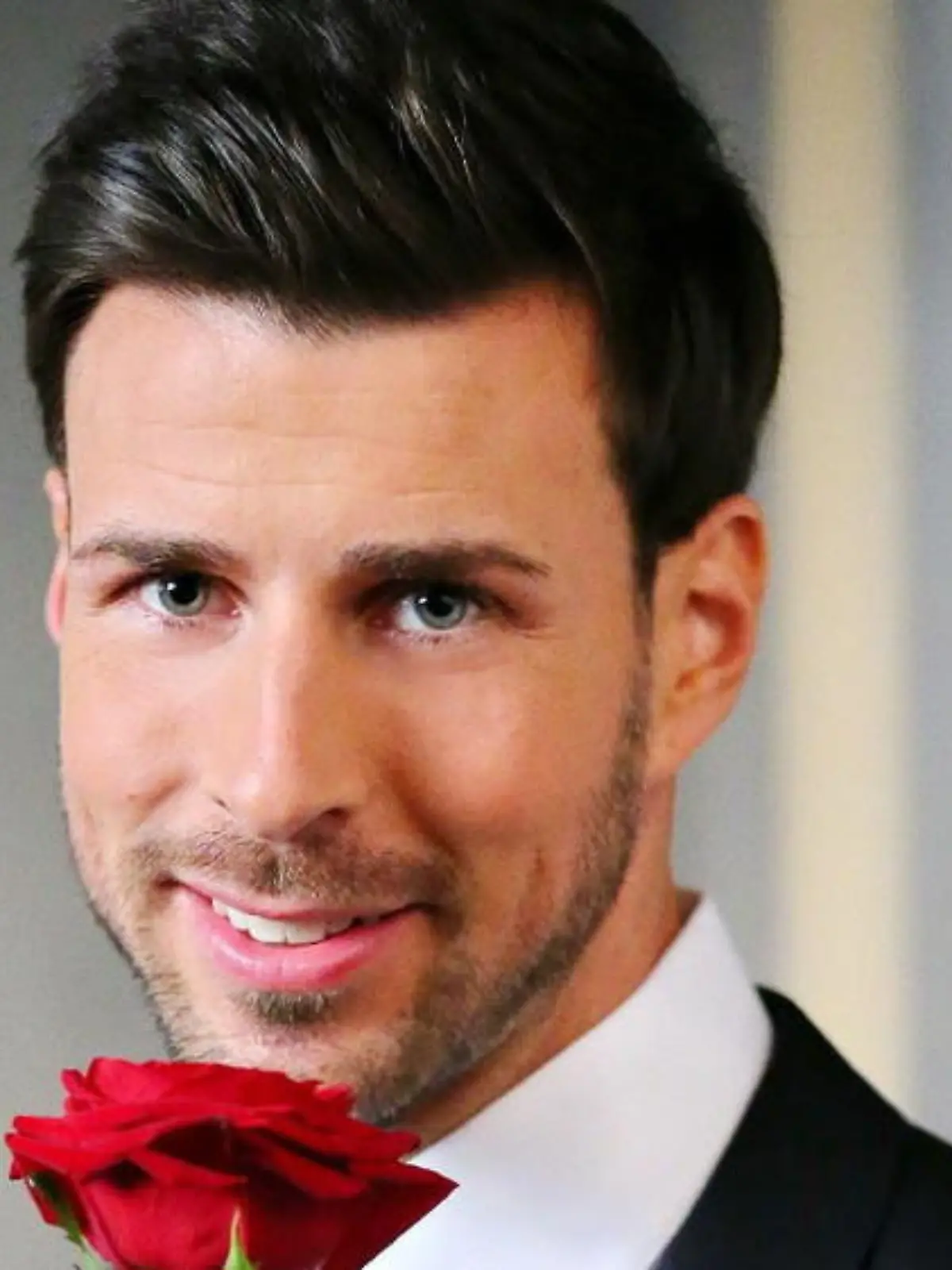 Elf Frauen kämpfen derzeit noch um eine Rose von "Bachelor" Leonard