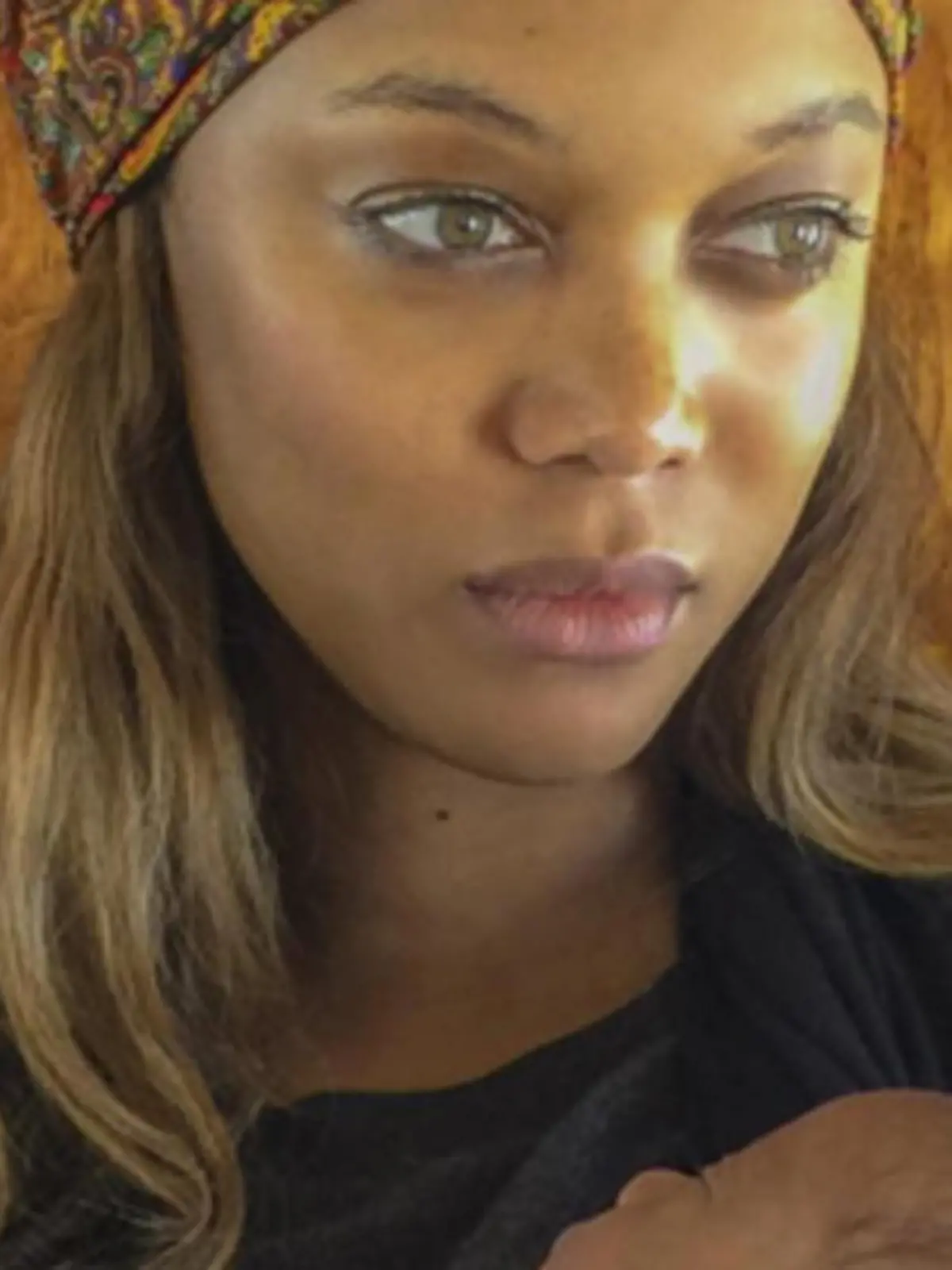 Tyra Banks hält ihren Sohn York Banks Asla auf dem Arm