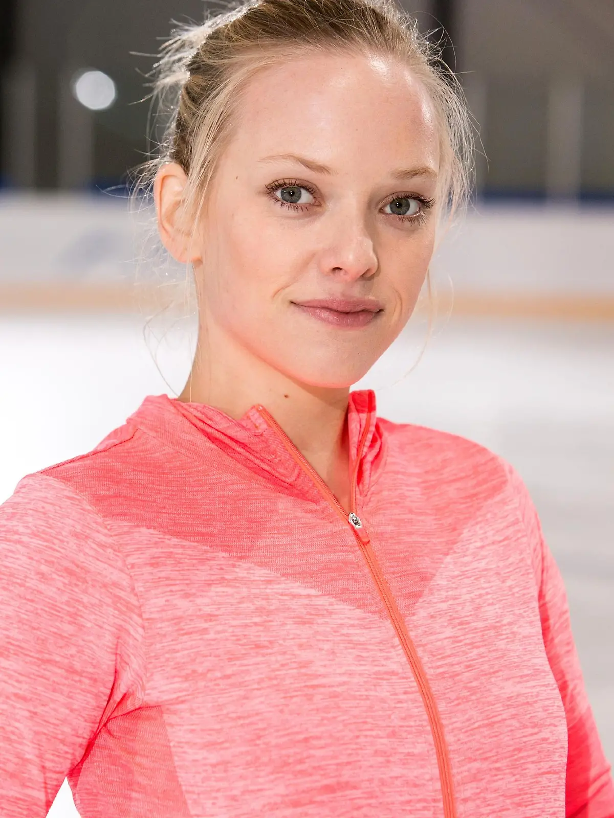 Neu dabei: Judith Neumann als Eisläuferin Marie Schmidt 