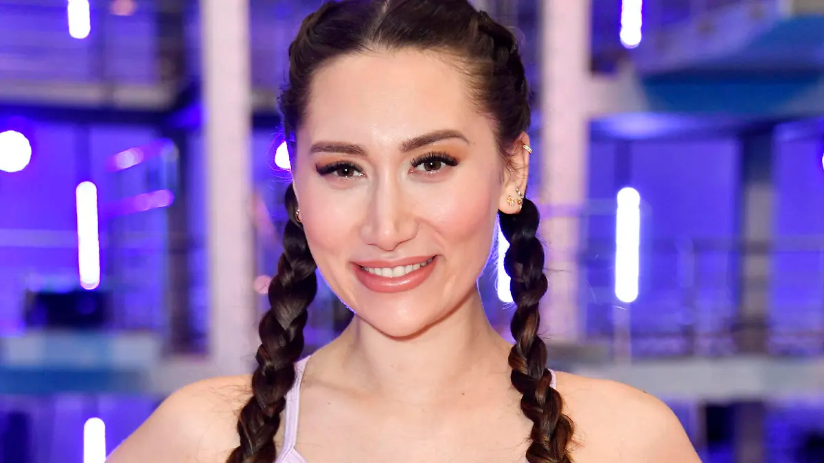 Samira Klampfl beim Photocall zur Fernsehshow 'RTL Turmspringen' aus der Schwimm- und Sprunghalle im Europasportpark Berlin. Berlin, 09.02.2023