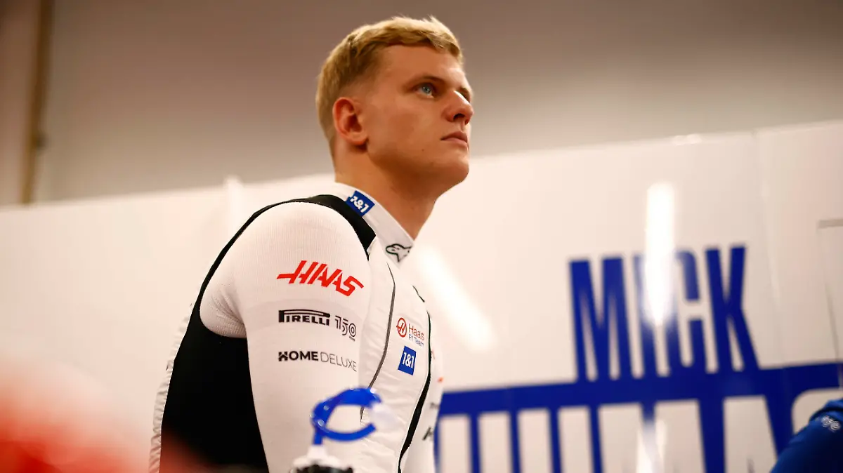  Formula 1 2022: Singapore GP MARINA BAY STREET CIRCUIT, SINGAPORE - OCTOBER 01: Mick Schumacher, Haas F1 Team during the Singapore GP at Marina Bay Street Circuit on Saturday October 01, 2022 in Singapore, Singapore. Photo by Andy Hone / LAT Images Images PUBLICATIONxINxGERxSUIxAUTxHUNxONLY F12217_045907_ONZ6265