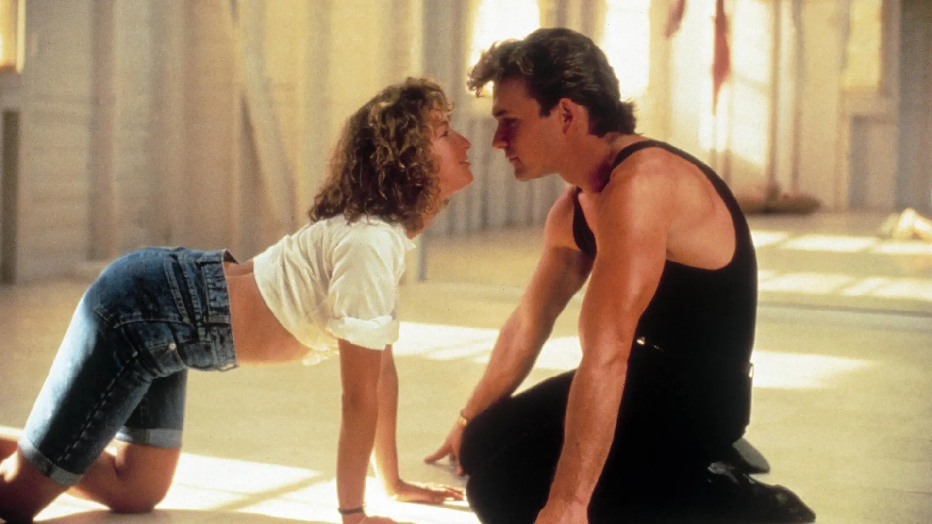 KPA63301.jpg DIRTY DANCING / Dirty Dancing USA 1987 / Emile Ardolino JENNIFER GREY Baby Houseman und PATRICK SWAYZE Johnny Castle. Box rightsED UnitedArchives63301
