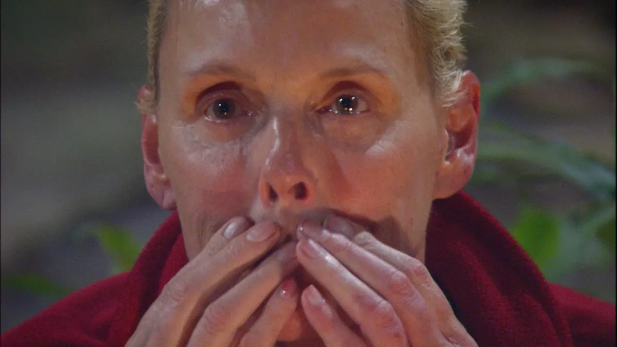 Tag 12 im Camp - Die Stars bekommen Briefe von ihren Liebsten. Brigitte Nielsen weint gerührt und schickt einen Luft-Kuss an ihren Liebsten Mattia. # Foto: RTLVerwendung der Bilder für Online-Medien ausschließlich mit folgender Verlinkung: 'Alle Infos zu 'Ich bin ein Star - Holt mich hier raus!' im Special bei RTL.de: http://www.rtl.de/cms/sendungen/ich-bin-ein-star.htmlNUR ZUR EINMALIGEN VERÖFFENTLICHUNG ! KEINE WEITERGABE AN DRITTE ! KEINE VERWENDUNG NACH DEM 09.02.2016 !! KEINE ARCHIVIERUNG !Suchbegriff: Dschungelcamp