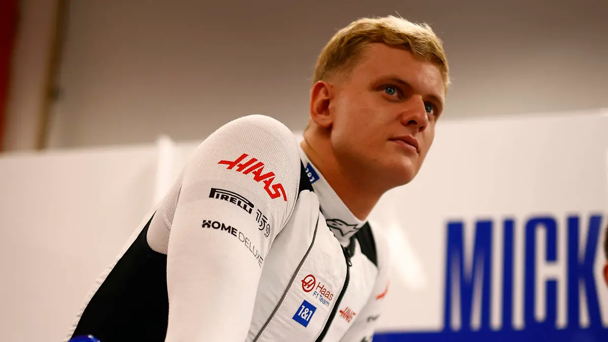  Formula 1 2022: Singapore GP MARINA BAY STREET CIRCUIT, SINGAPORE - OCTOBER 01: Mick Schumacher, Haas F1 Team during the Singapore GP at Marina Bay Street Circuit on Saturday October 01, 2022 in Singapore, Singapore. Photo by Andy Hone / LAT Images Images PUBLICATIONxINxGERxSUIxAUTxHUNxONLY F12217_045840_ONZ6237