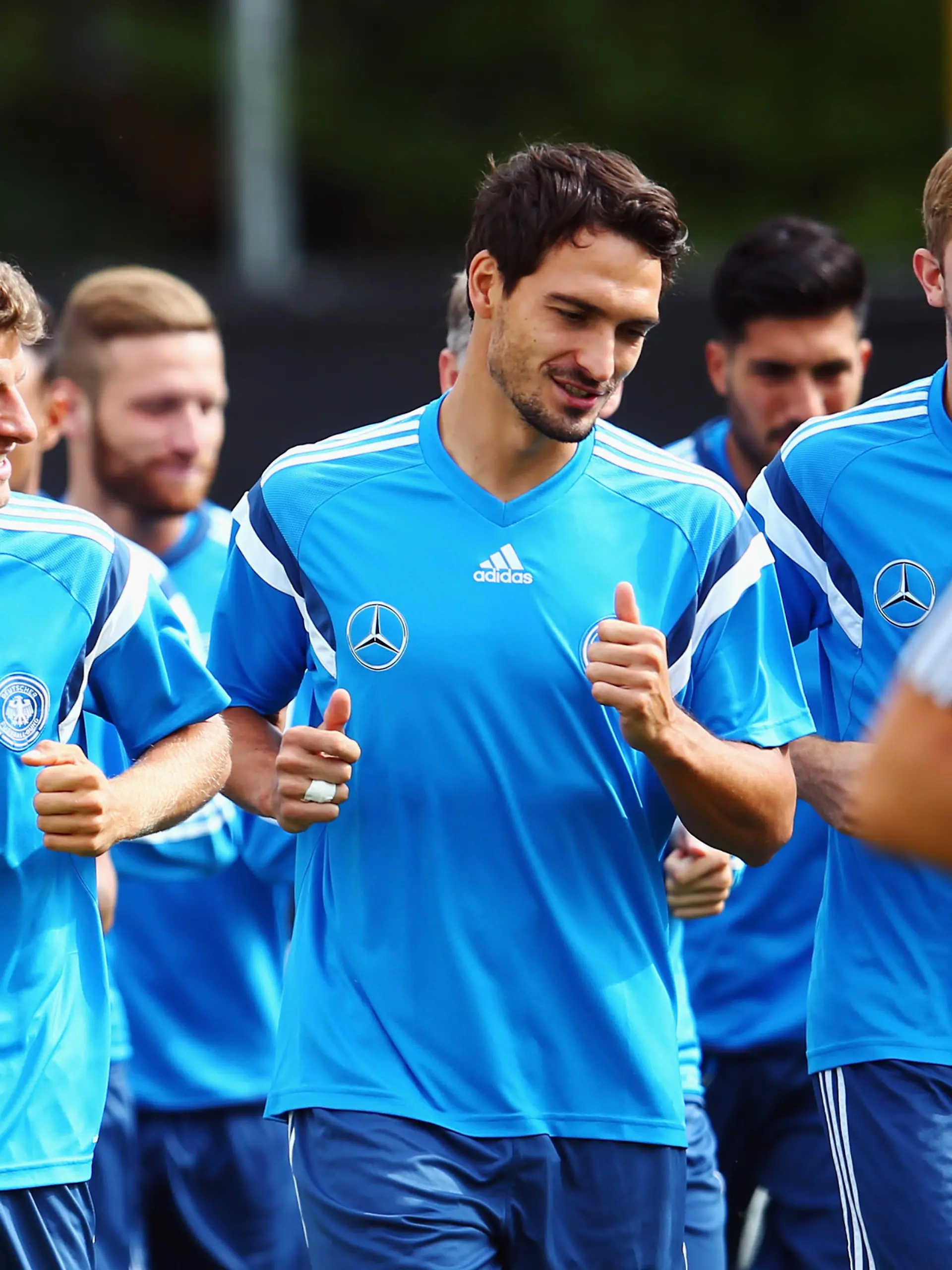 FRANKFURT AM MAIN, GERMANY - SEPTEMBER 02: Thomas Mueller, Mats Hummels and Christoph Kramer (R-L) run during a Germany training session at 'Kleine Kampfbahn' training ground on September 2, 2015 in Frankfurt am Main, Germany.  (Photo by Alex Grimm/Bongarts/Getty Images)