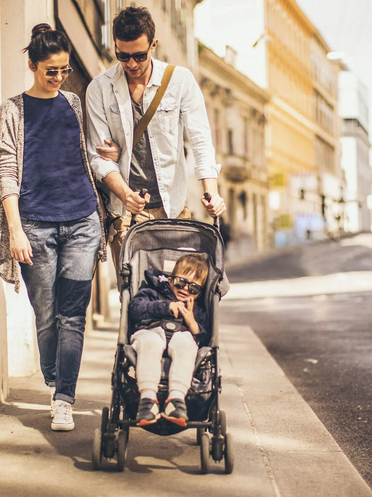 Paar mit Kinderwagen, Kinderwagen, Paar, Paar mit Kind, 