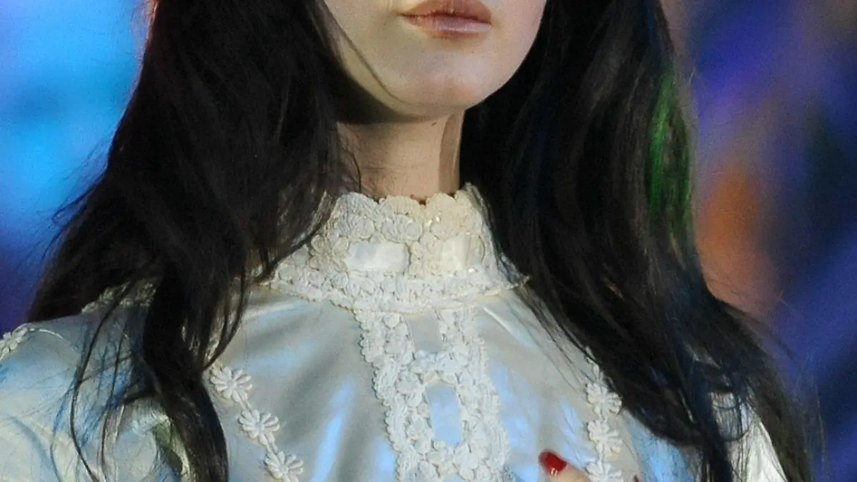 FILE - US-Americain singer Lana Del Rey sings on stage at the Velodrom in Berlin, Germany, 15 April 2013. Photo: BRITTA PEDERSEN (zu dpa "Lana Del Rey lässt sich nicht mehr von Gurus brechen" vom 04.06.2014) +++(c) dpa - Bildfunk+++