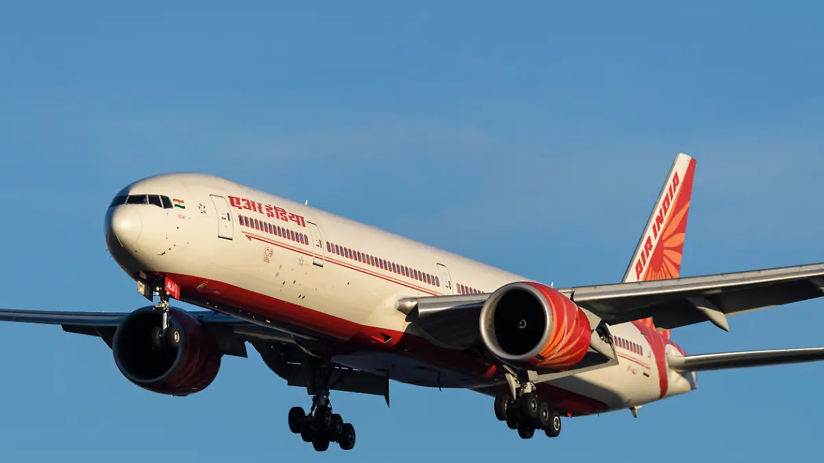 December 15, 2022, Richmond, British Columbia, Canada: An Air India Boeing 777-300ER jet (VT-ALU) airborne on final approach for landing at Vancouver International Airport. (Credit Image: © Bayne Stanley/ZUMA Press Wire