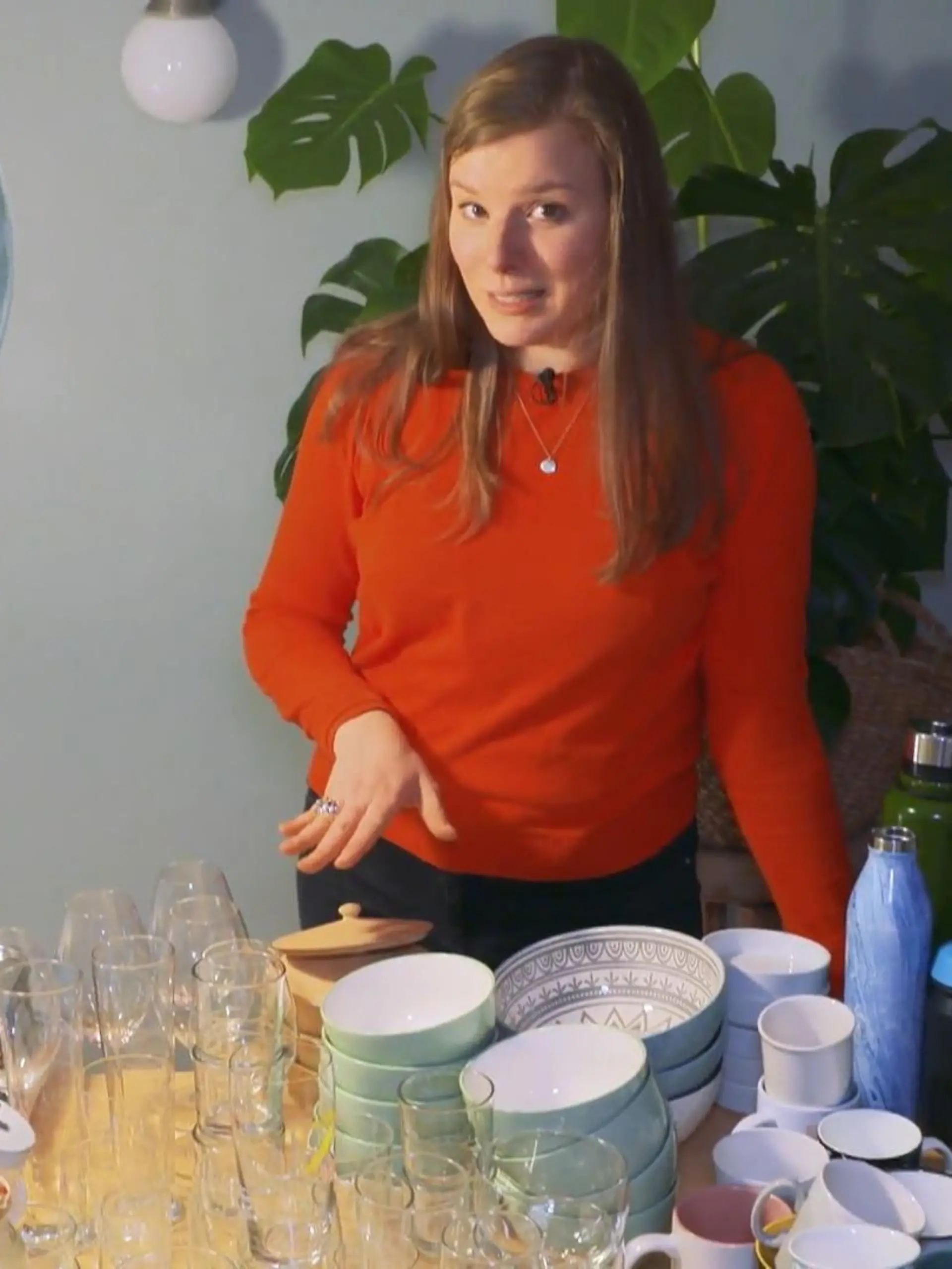 Behalten oder kann das weg? 
Diese Frage stellt sich jeder, der zu Hause ausmistet. Den meisten fällt die Entscheidung ziemlich schwer. Für unsere Gesundheit ist das Ausmisten allerdings super. Woran das liegt und mit welchen Tipps ihr trotz Ausmist-Tief dranbleibt, erklärt der Neurologe Prof. Dr. Christoph Kleinschnitz im Video.