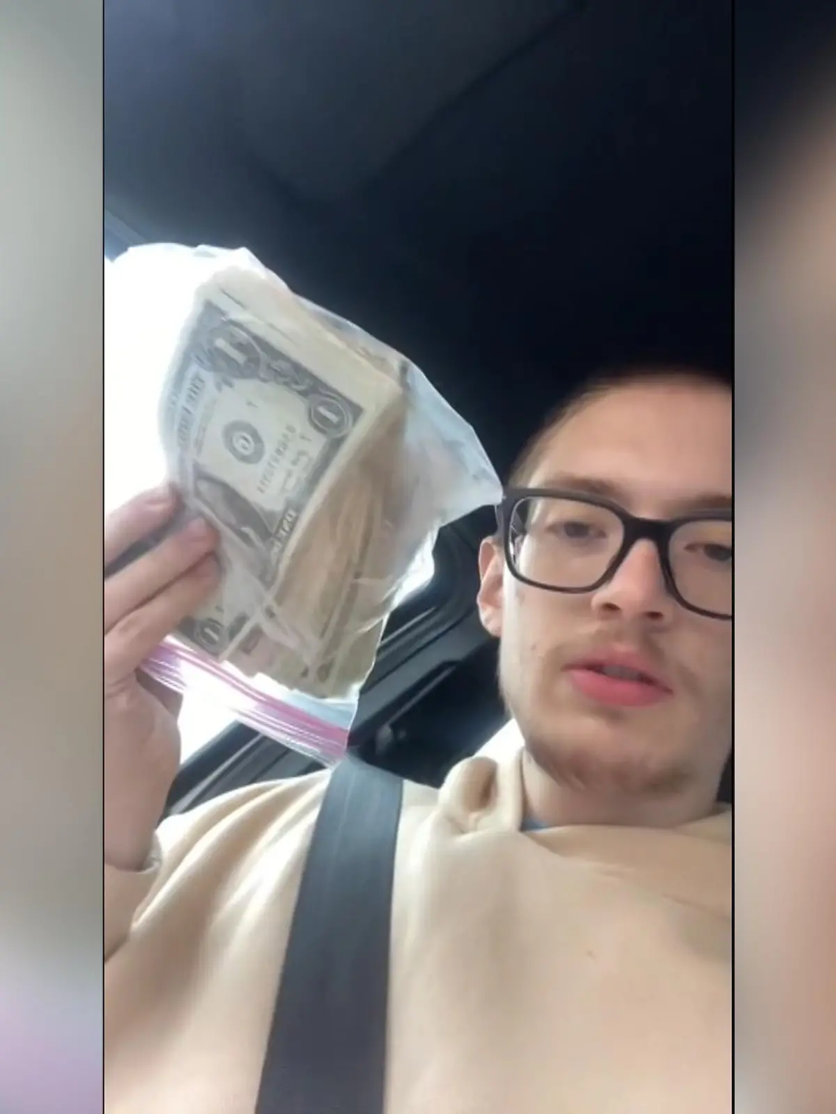 Josiah Vargas aus den USA erhielt anstatt seiner Bestellung bei McDonald's einen Haufen Geld in einer Plastiktüte.