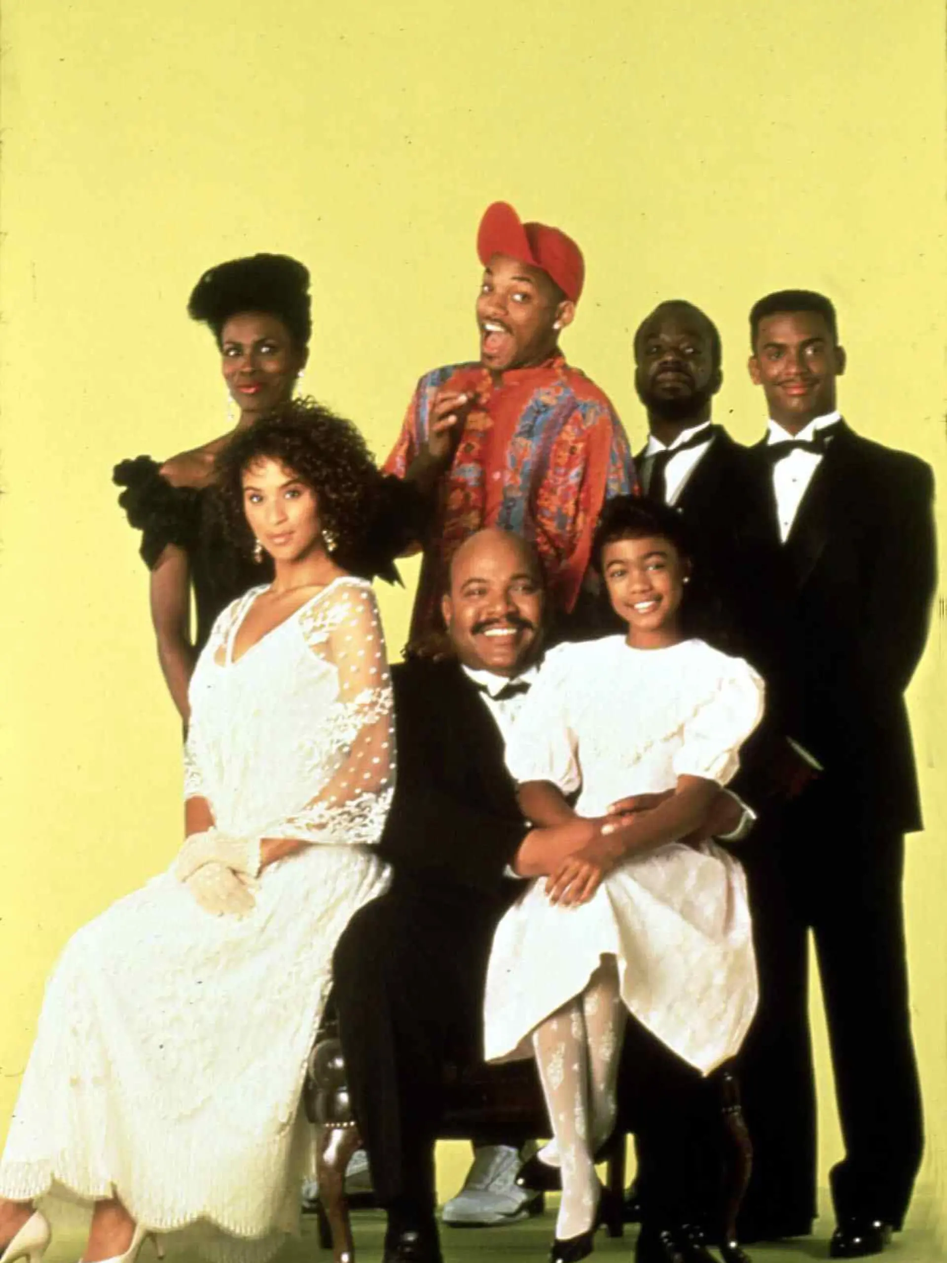 Fresh Prince Of Bel Air, The (Year 1 Neu  (1990) Vorn: v.l. Hilary (Karyn Parsons), Onkel Phil (James Avery), Ashley (Tatyana M. Ali). Hinten: Charlton Banks (Alfonso Ribeiro)  Will (Will Smith, hinten 2vl) im Kreise seiner Verwandtschaft. Regie: .. , Warner