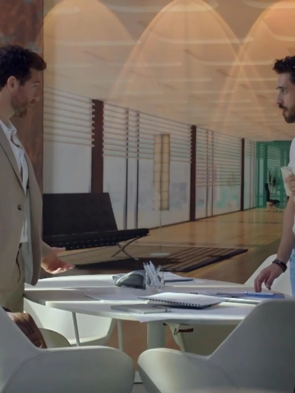 Carlos und Tobias geraten aneinander.