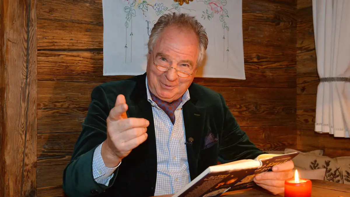 Schauspieler Friedrich von Thun bei den Dreharbeiten zur "Tiroler Bergweihnacht mit Zabine Kapfinger" (Ausstr.: 24.12, 20:15 Uhr, ORF2 und 25.12., 02:00 Uhr BR)