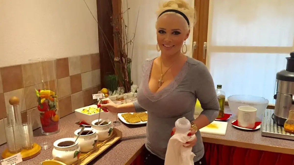 Daniela Katzenberger präsentiert auch in der Weihnachtszeit stolz ihren After-Baby-Body