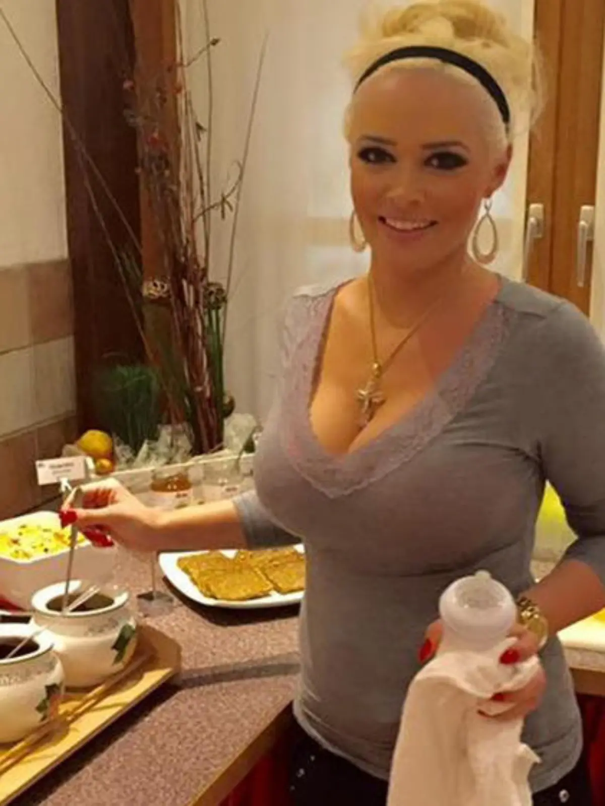 Daniela Katzenberger präsentiert auch in der Weihnachtszeit stolz ihren After-Baby-Body