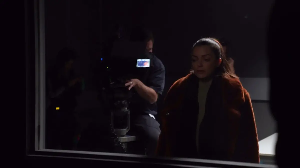 Anne Menden auf der Polizeistation Making-of vom GZSZ-Dreh