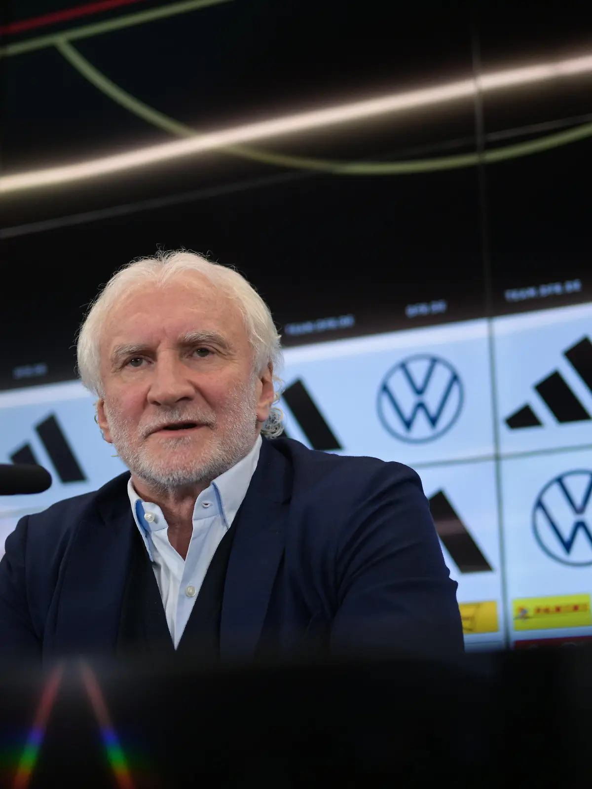 20.01.2023, Hessen, Frankfurt/Main: Fußball: DFB-Pressekonferenz im DFB-Campus, Rudi Völler, neuer Sportdirektor der Fußball-Nationalmannschaft der Männer spricht während der Pressekonferenz. Foto: Sebastian Gollnow/dpa +++ dpa-Bildfunk +++