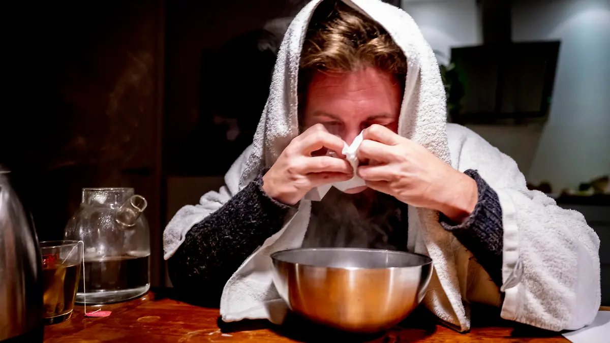 THE HAGUE -A woman with flu is steaming. The number of people with flu has risen to such an extent that it is now officially an epidemic. The National Institute for Public Health and the Environment (RIVM) informs Robin UtrechtTHE HAGUE -A woman with flu is steaming. The number of people with flu has risen to such an extent that it is now officially an epidemic. The National Institute for Public Health and the Environment (RIVM) informs Robin Utrecht