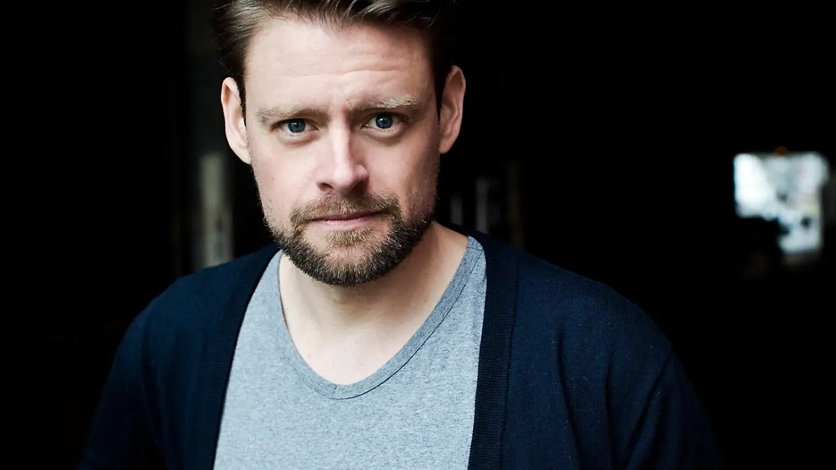 Schauspieler und Komiker Max Giermann (Foto) sitzt neben Schauspielerin, Comedian und Buchautorin Gaby Köster und Puppenspieler Martin Reinl in der Jury von "Die Puppenstars"